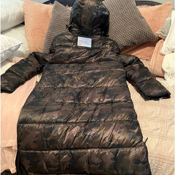 Kendall + Kylie Ixora Military Camo Puffer Hooded Coat - Picture 6 of 9